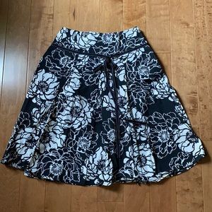Black & White Floral Skirt Sz S